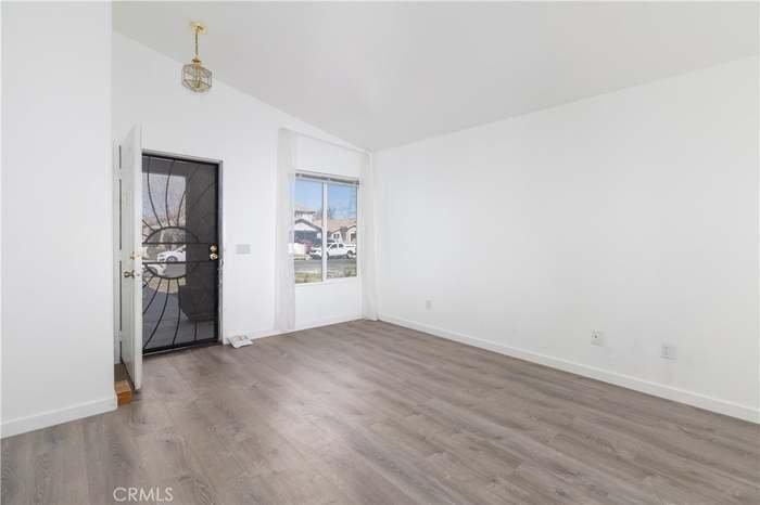 14631 Green River Rd - Photo 4 of 20