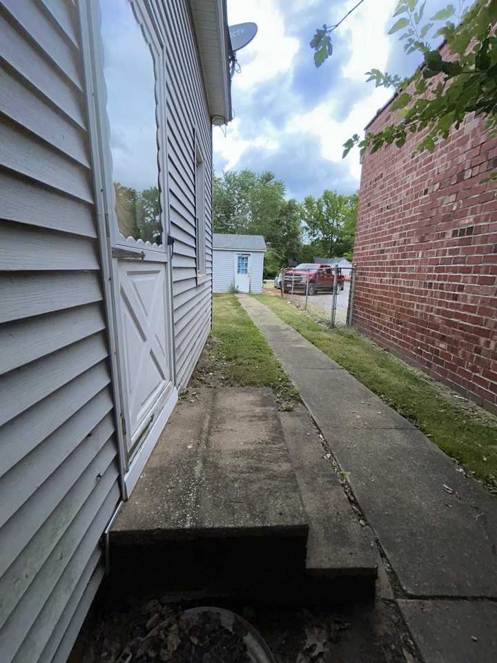 905 W Monroe St - Photo 4 of 20