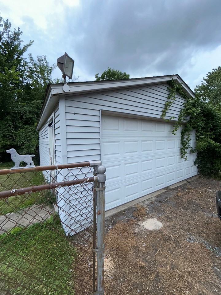 905 W Monroe St - Photo 5 of 20