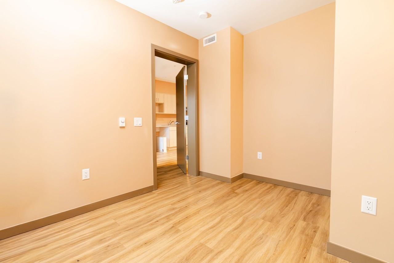5460 203 St - Photo 7 of 8