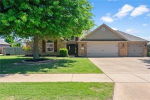 featured image of 3802 Ne Oaktrace Ave