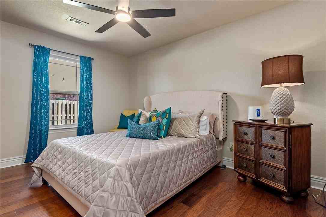 3802 Ne Oaktrace Ave - Photo 6 of 25