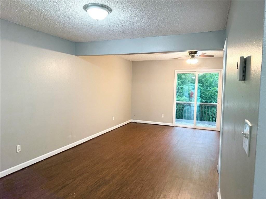 207 White Oak Dr Ne #B - Photo 2 of 10