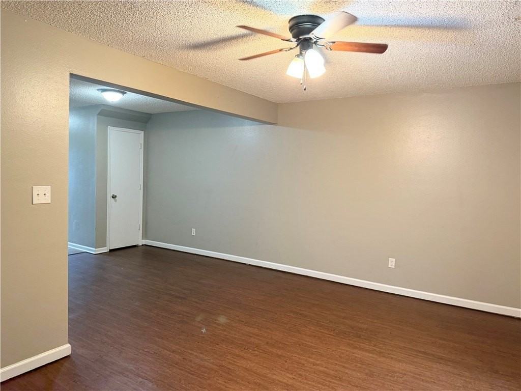 207 White Oak Dr Ne #B - Photo 3 of 10