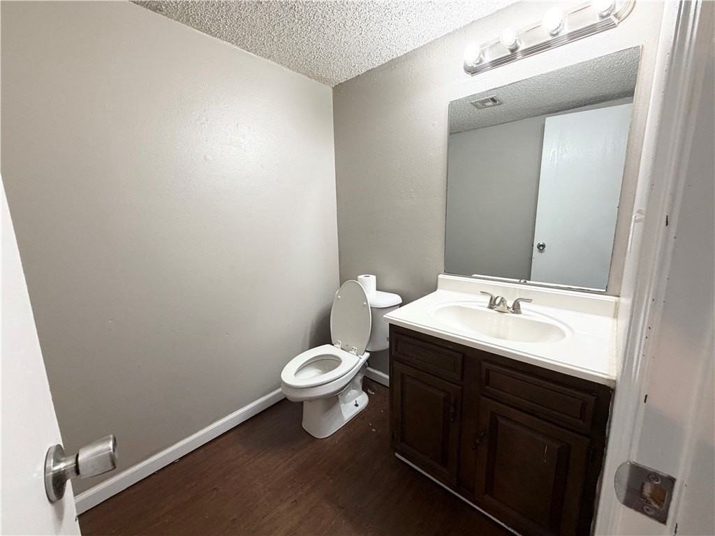 207 White Oak Dr Ne #B - Photo 4 of 10