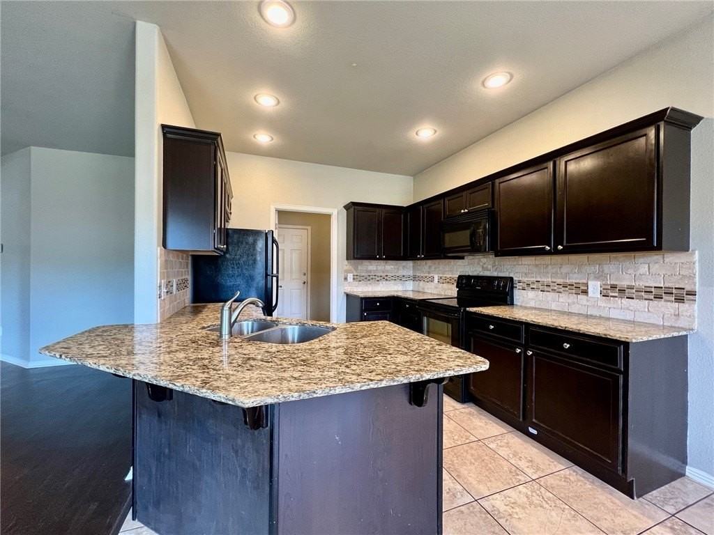 1276 S Blue Willow Ave - Photo 4 of 15