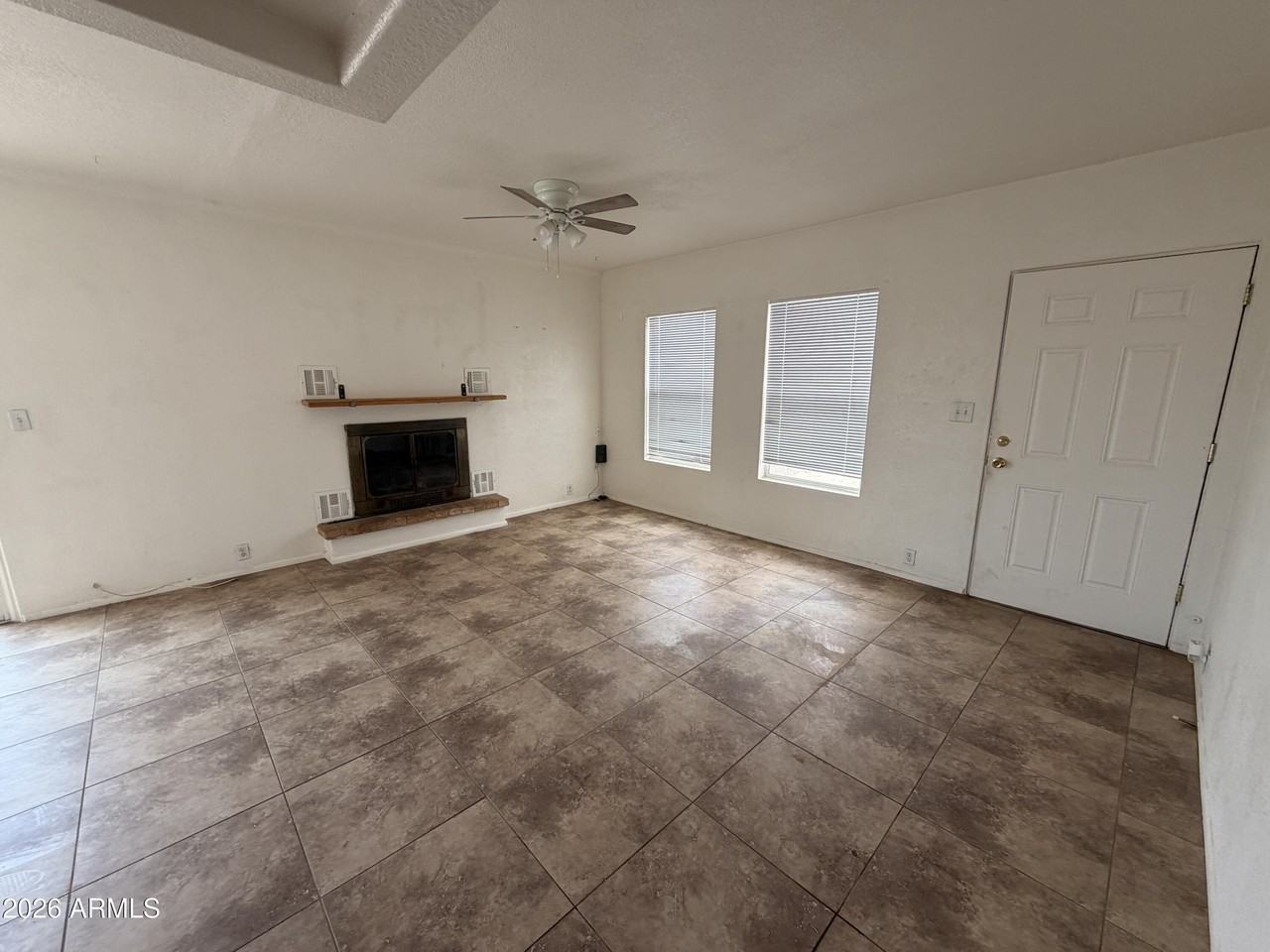211 S Desoto St - Photo 2 of 16