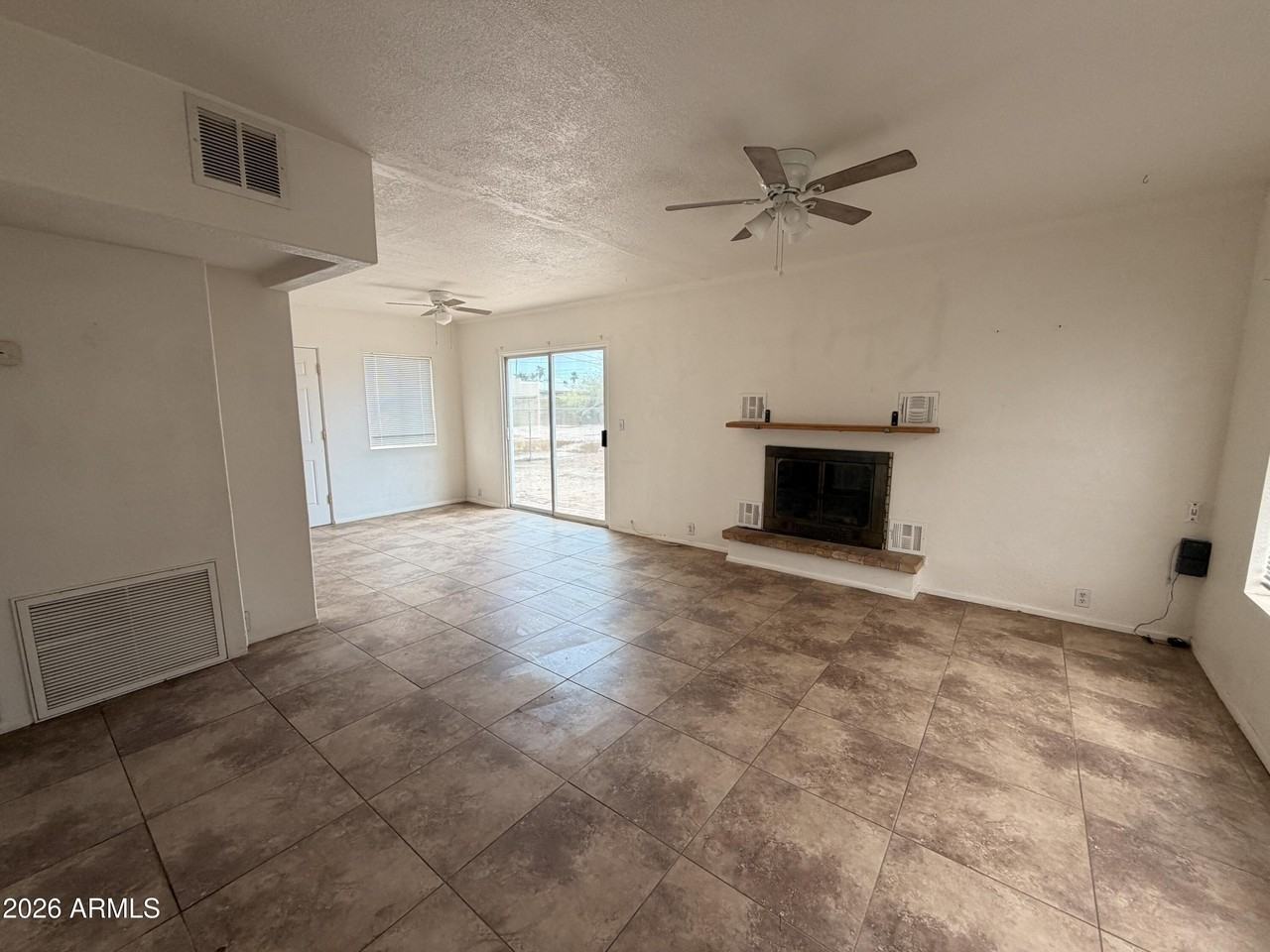 211 S Desoto St - Photo 3 of 16