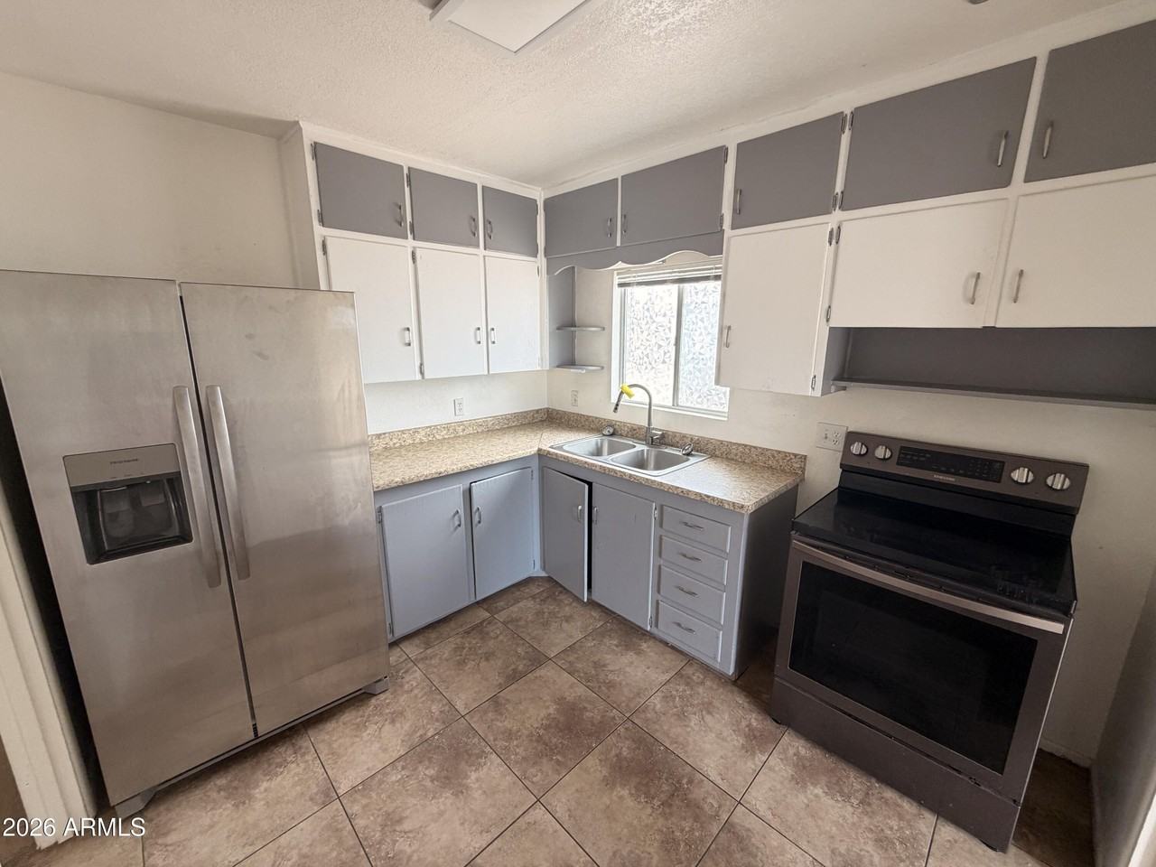 211 S Desoto St - Photo 5 of 16