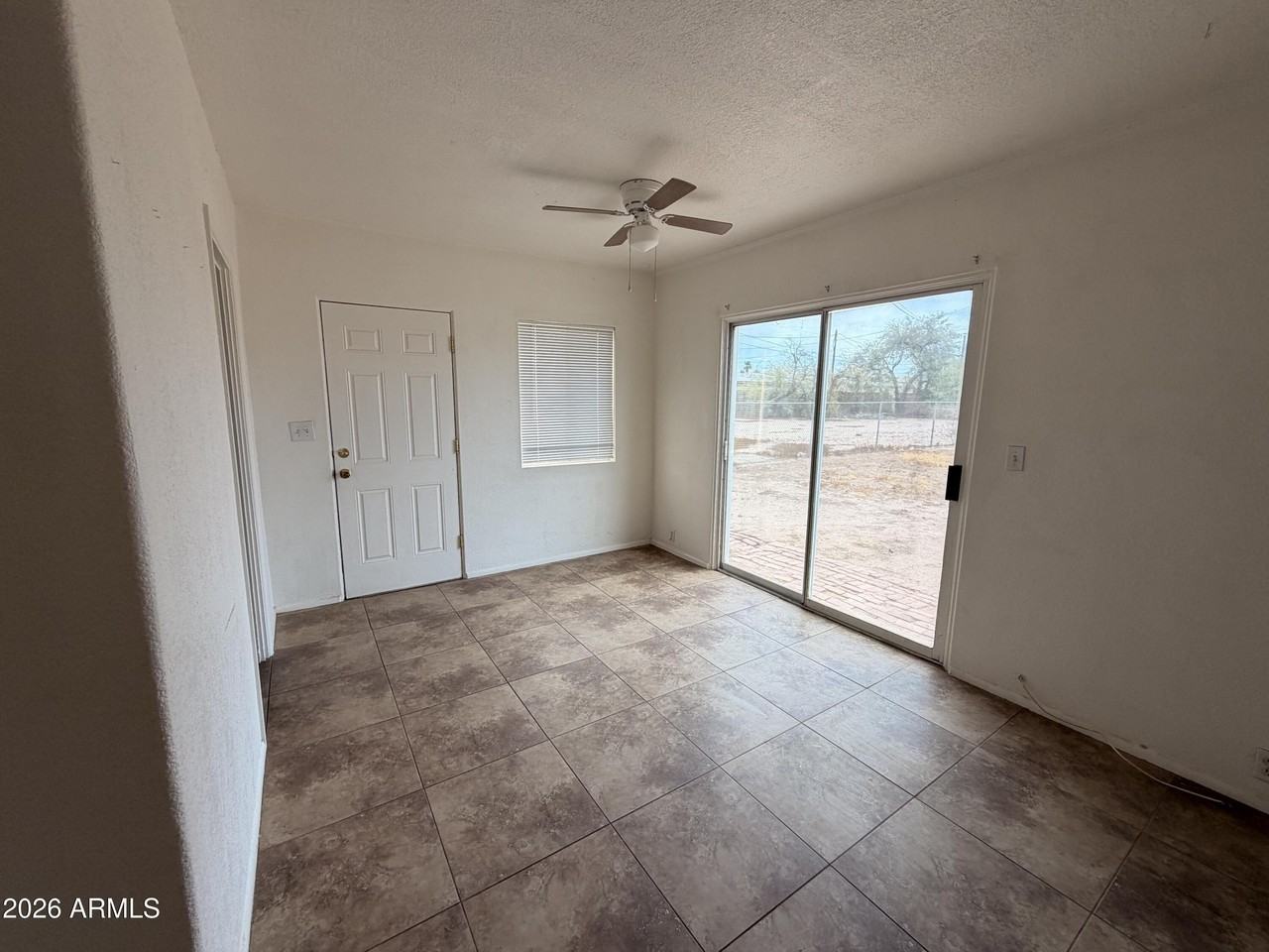 211 S Desoto St - Photo 6 of 16
