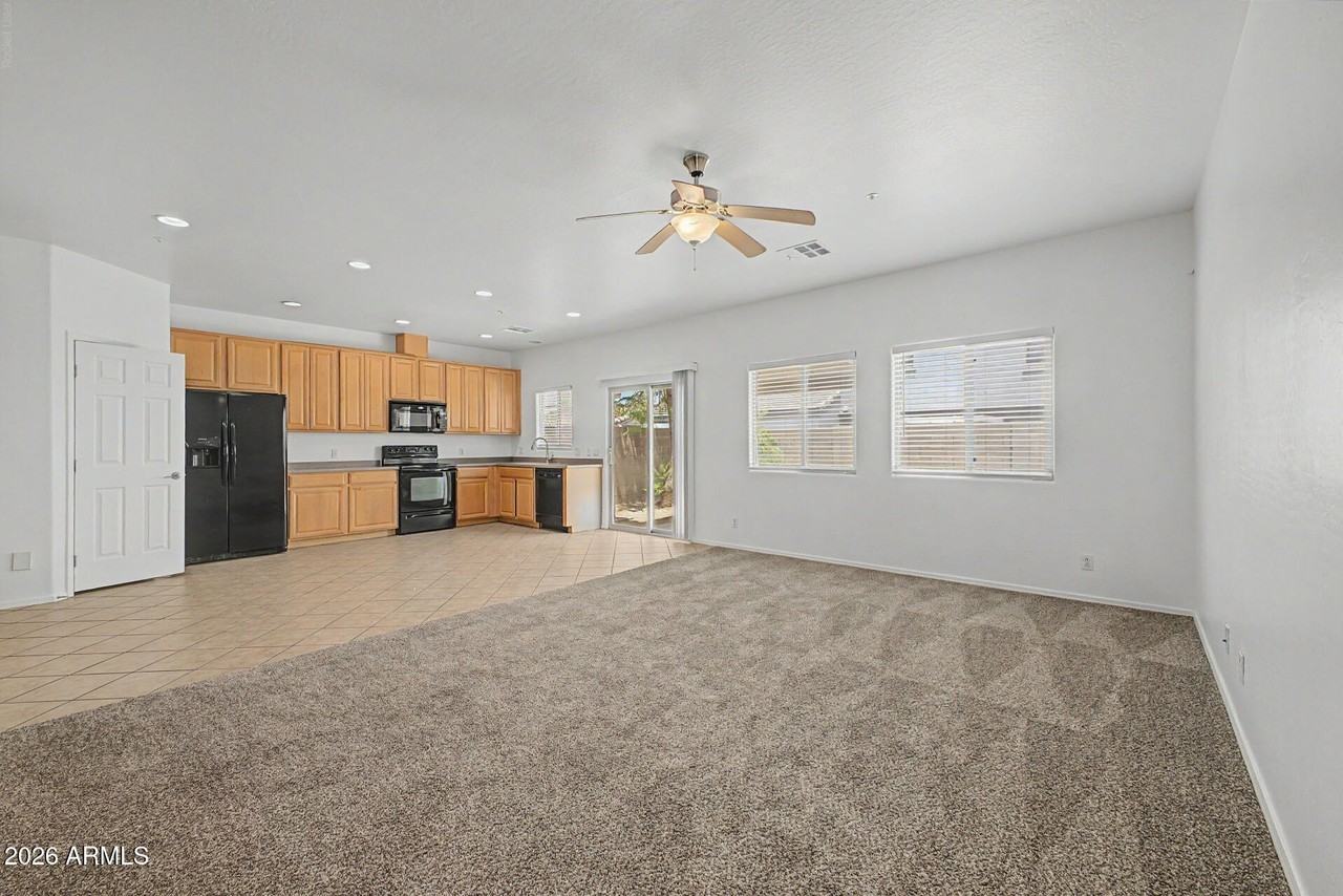 8770 W Wood Dr - Photo 3 of 37