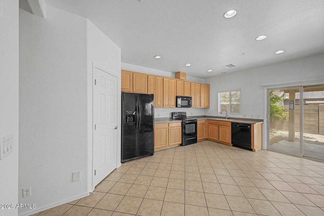 8770 W Wood Dr - Photo 6 of 37