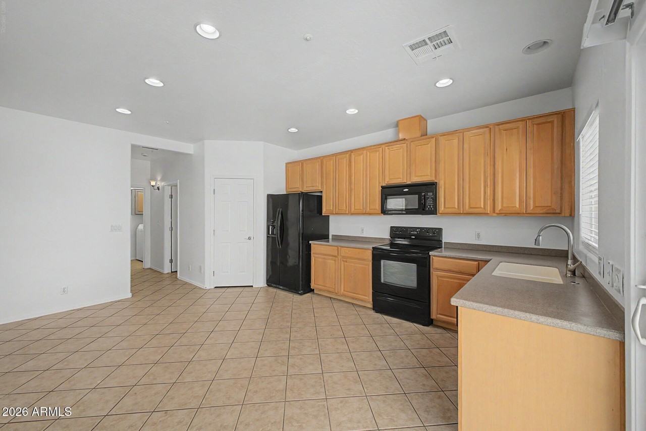 8770 W Wood Dr - Photo 7 of 37