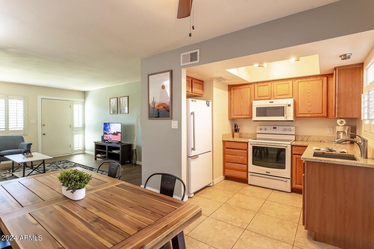 8357 E Thomas Rd - Photo 2 of 29