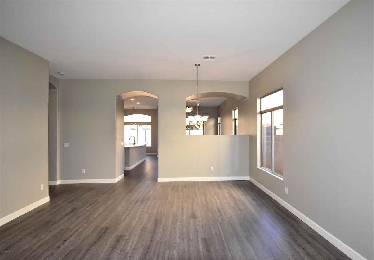 9430 W Elm St - Photo 4 of 30