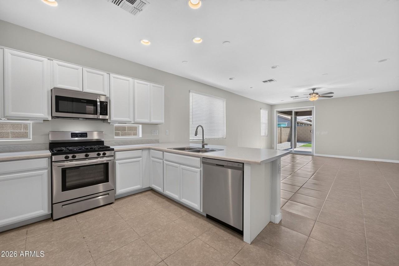 3737 S 64th Ln - Photo 7 of 46