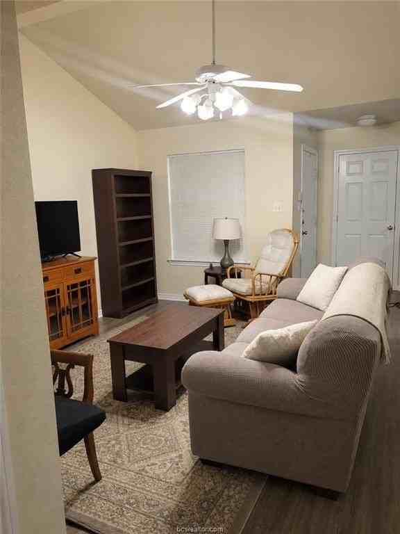 937 Crepe Myrtle St - Photo 3 of 12