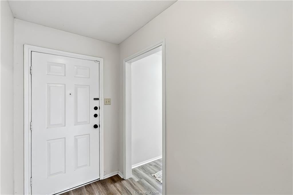 2523 Longmire Dr - Photo 4 of 25