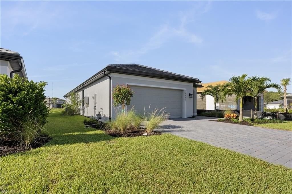 19226 Hinkley Dr - Photo 4 of 43
