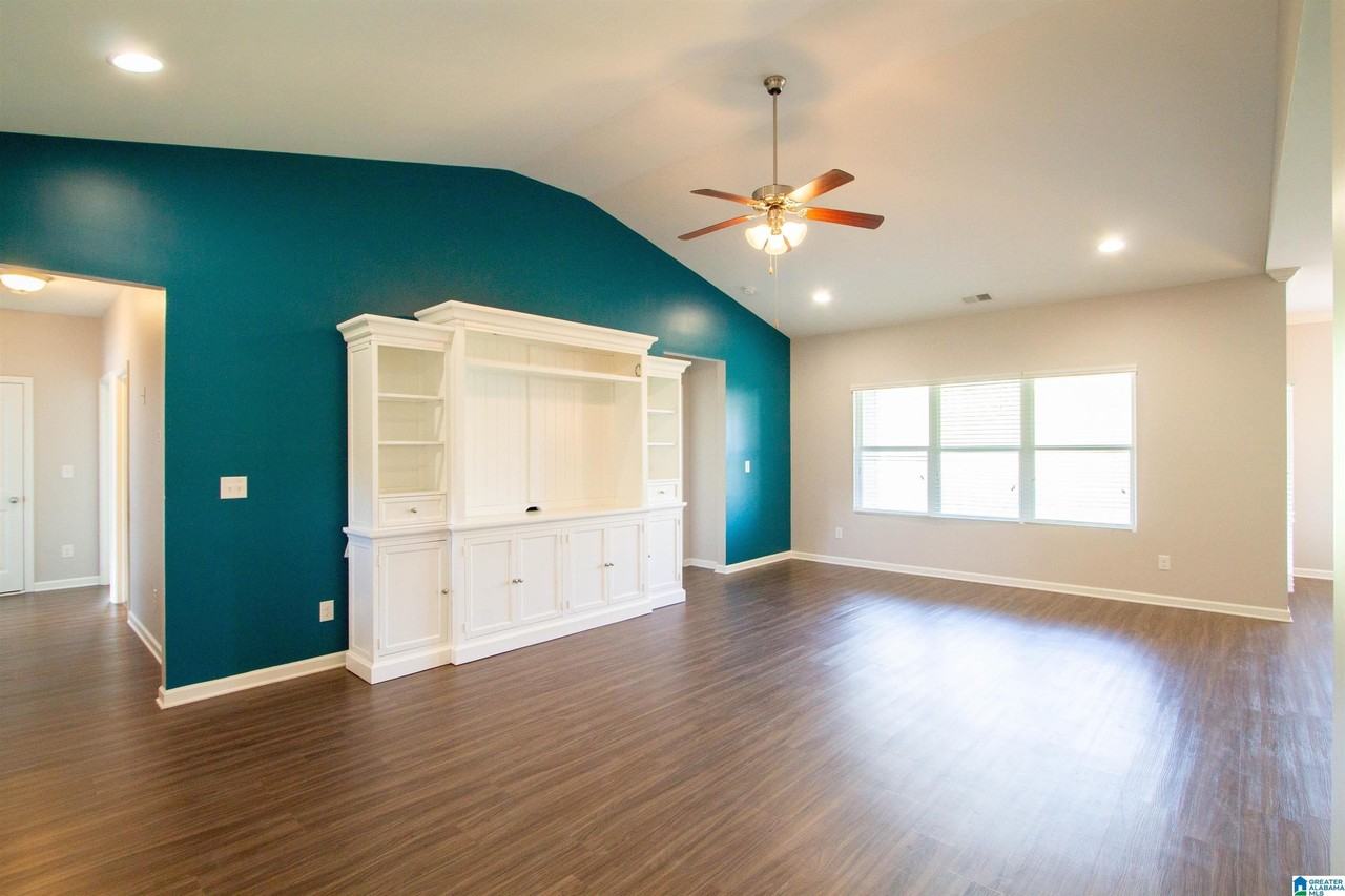 1068 Aronimink Dr - Photo 4 of 40