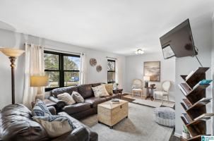 featured image of 2444 Columbiana Rd
