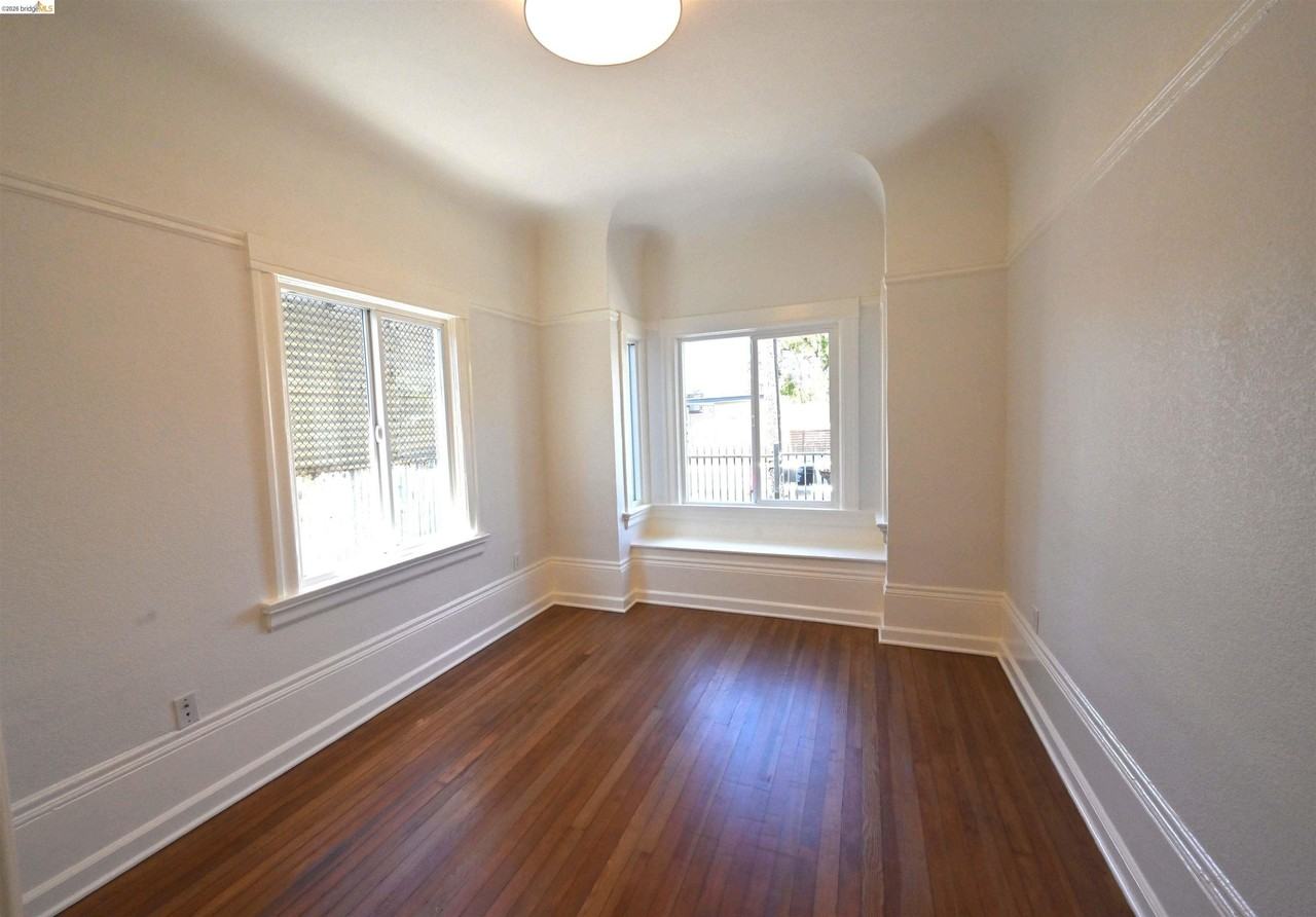 685 37th St #689 - Photo 3 of 16