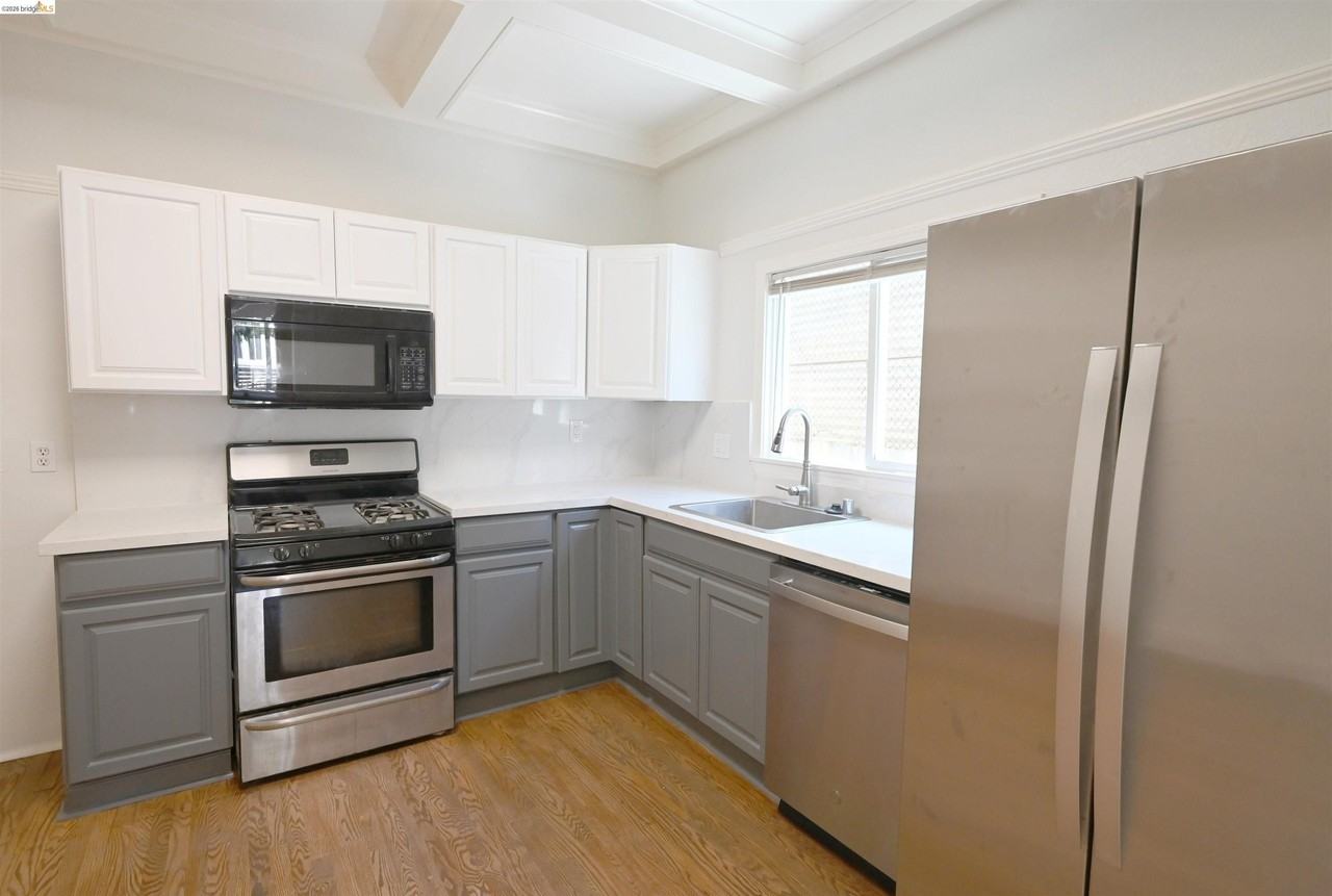685 37th St #689 - Photo 5 of 16