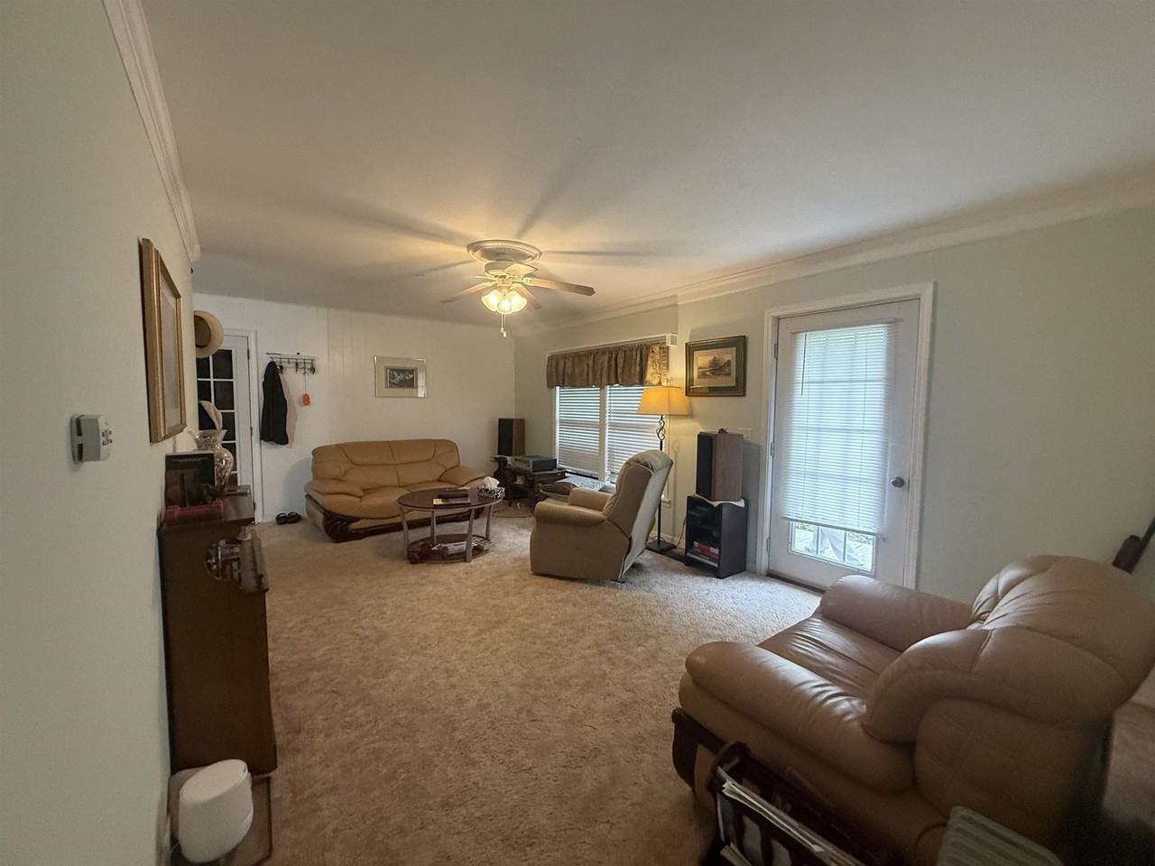 209 Sequoia Ln - Photo 4 of 27