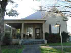 106 S Summit St - Photo 1 of 1