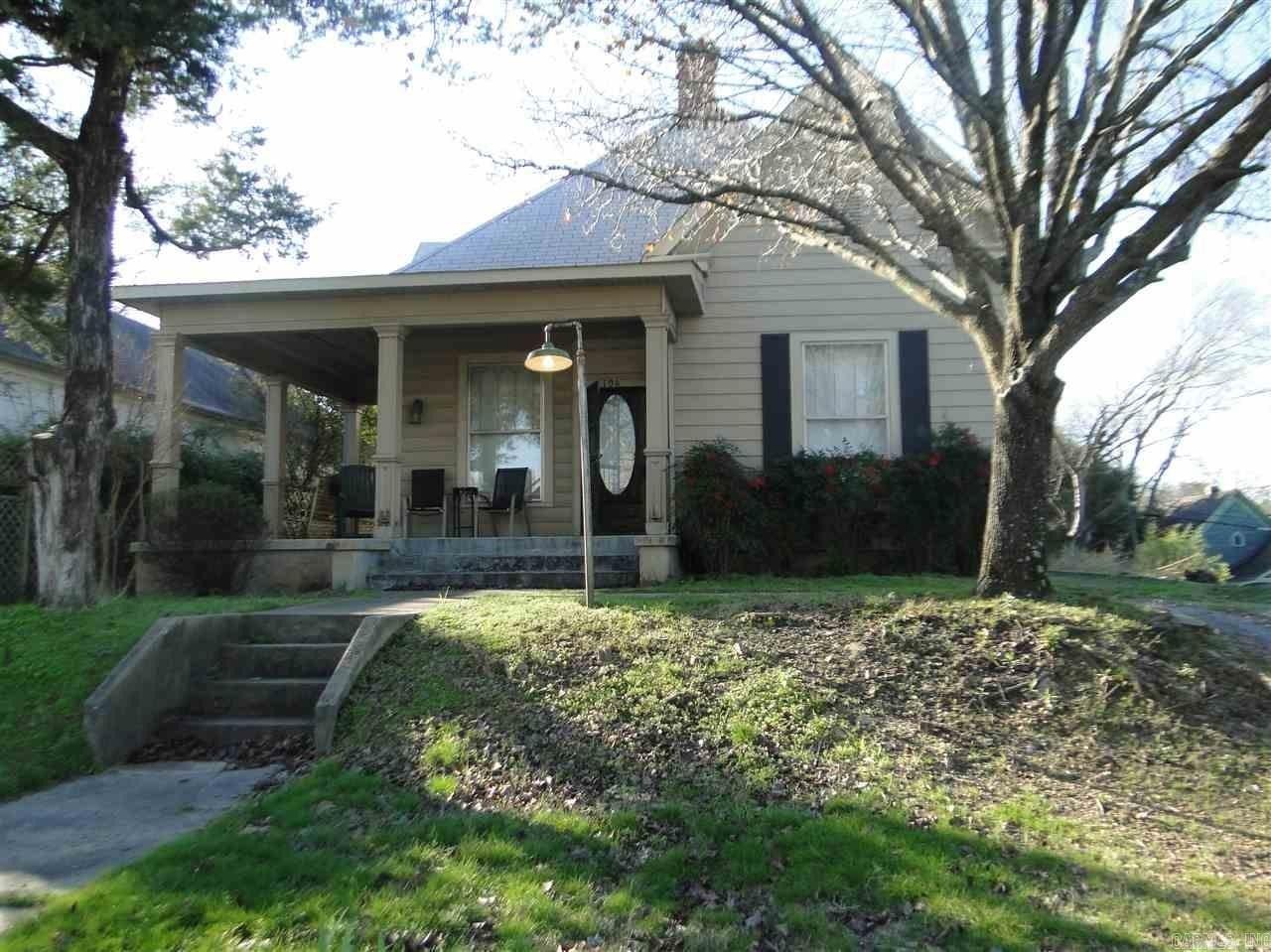 106 S Summit St - Photo 2 of 3