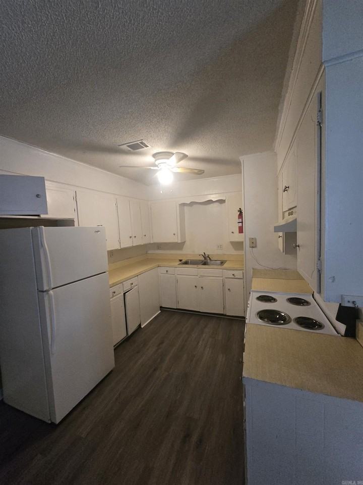 9108 Tanya Dr #B - Photo 4 of 8