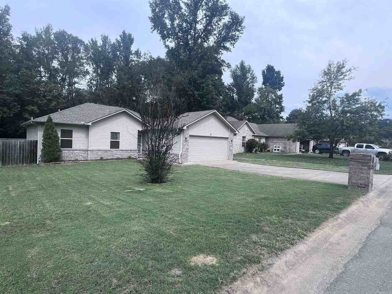 34 Shamsie Dr - Photo 3 of 31