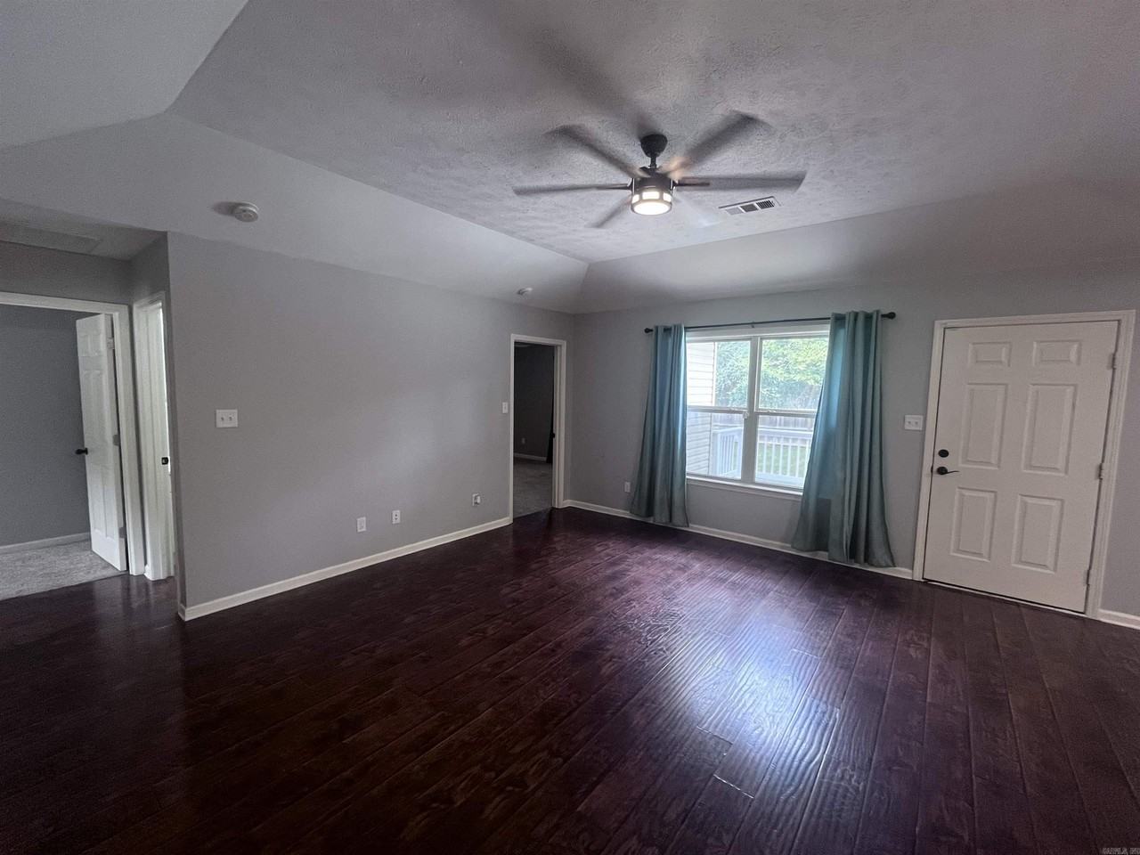 34 Shamsie Dr - Photo 6 of 31