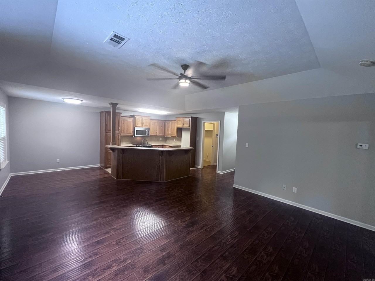 34 Shamsie Dr - Photo 7 of 31