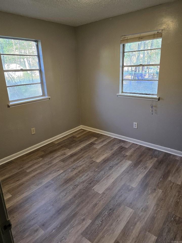 11015 Charlotte Dr - Photo 4 of 6