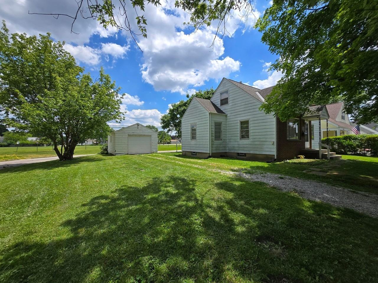 3250 Dresden St - Photo 2 of 20