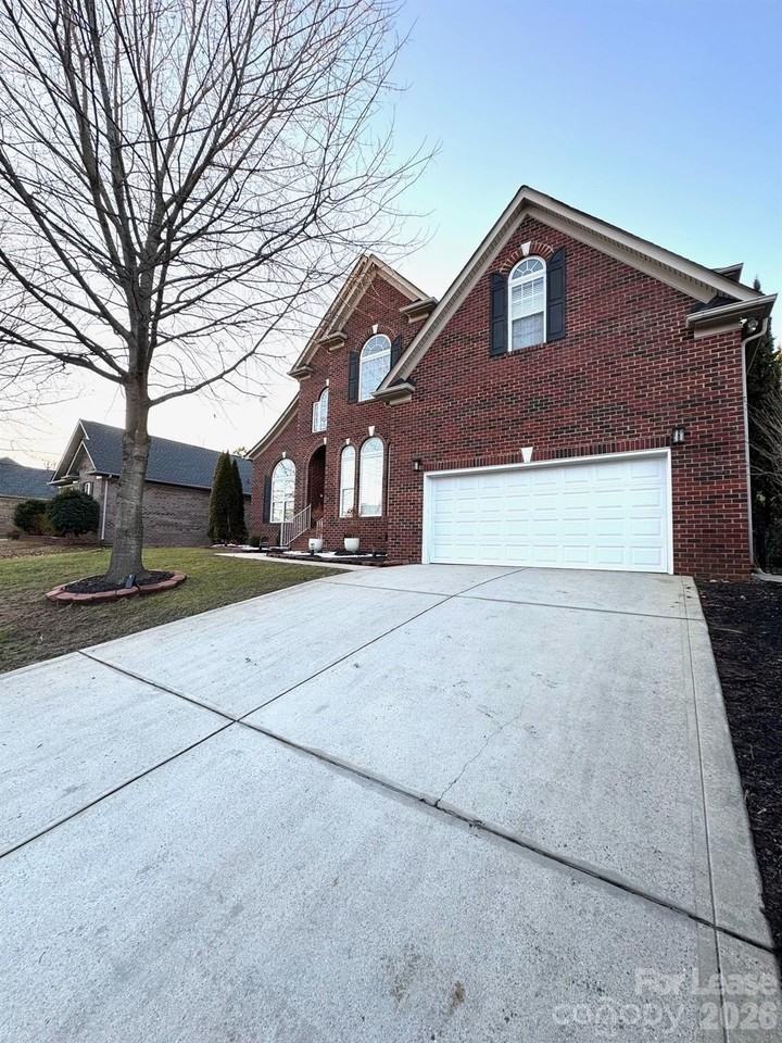205 Edenshire Ct - Photo 2 of 27