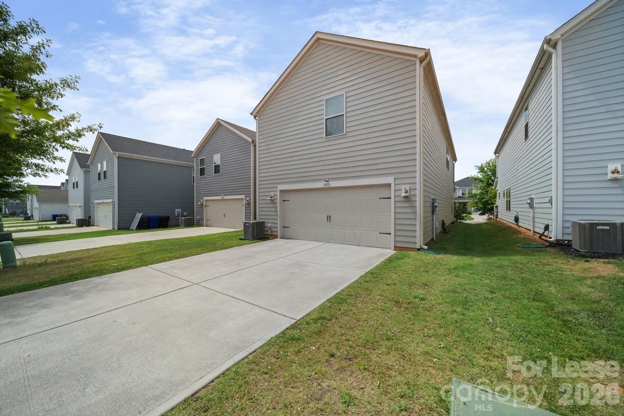 11913 Silverheel Ln - Photo 6 of 37