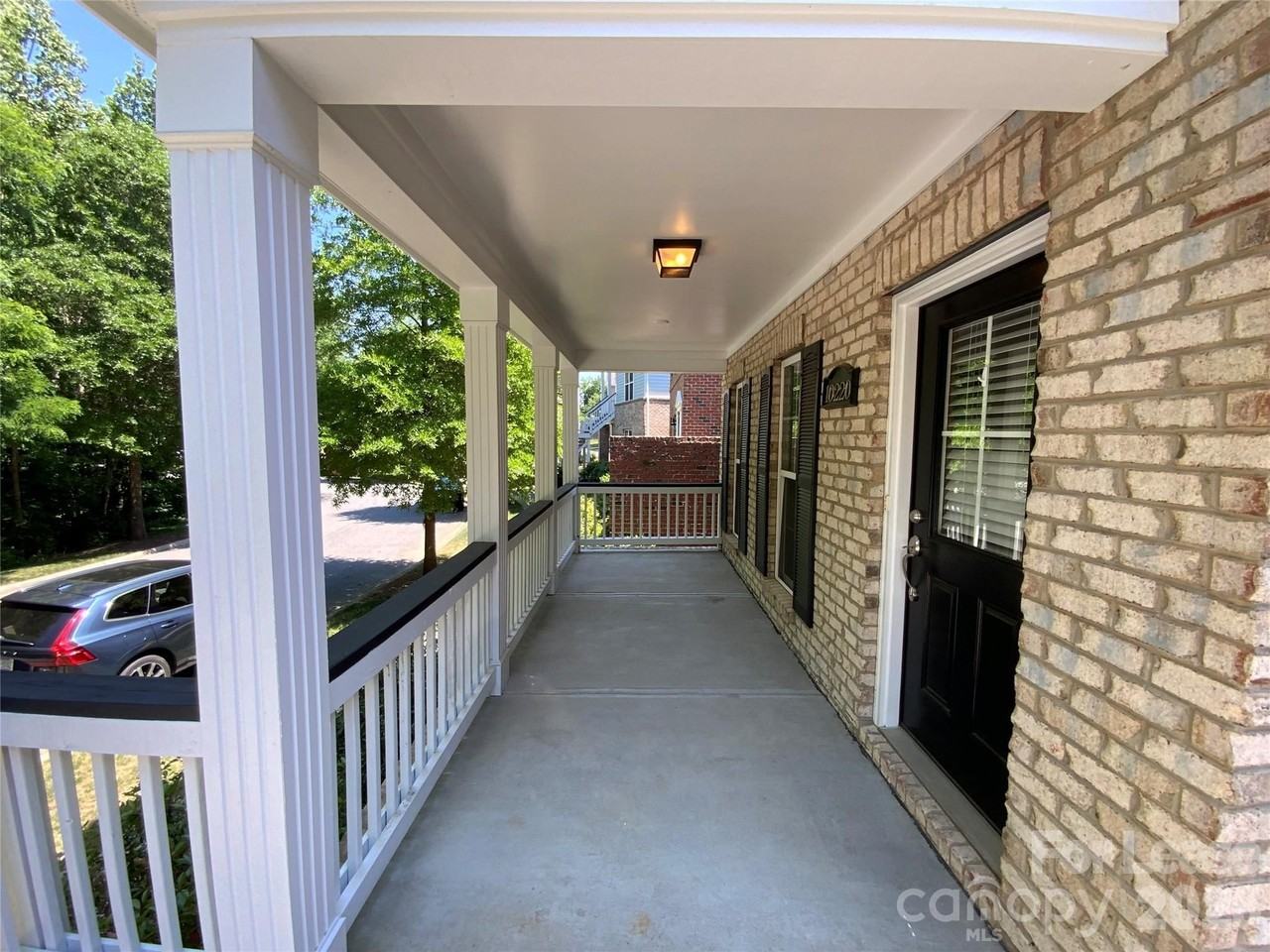10220 Vanguard Pkwy - Photo 3 of 34