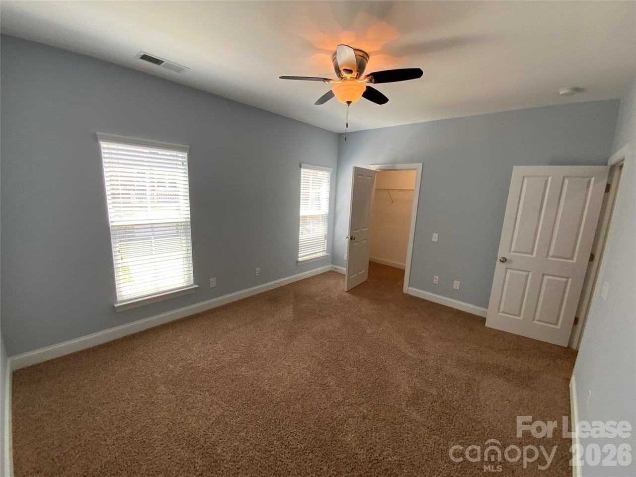 10220 Vanguard Pkwy - Photo 5 of 34