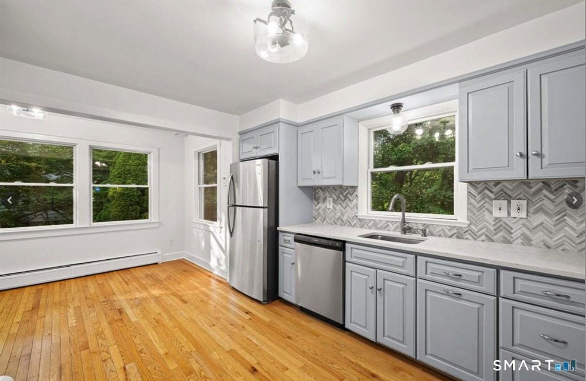 412 Main St - Photo 3 of 25