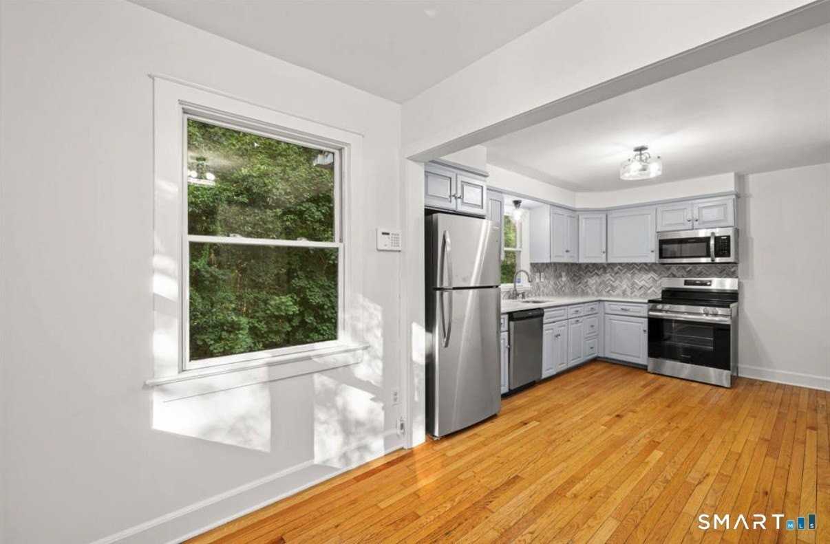 412 Main St - Photo 4 of 25