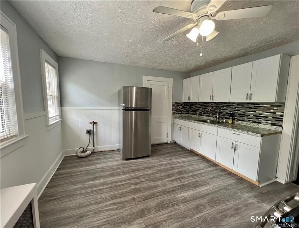 1105 Hillside Ave - Photo 5 of 15