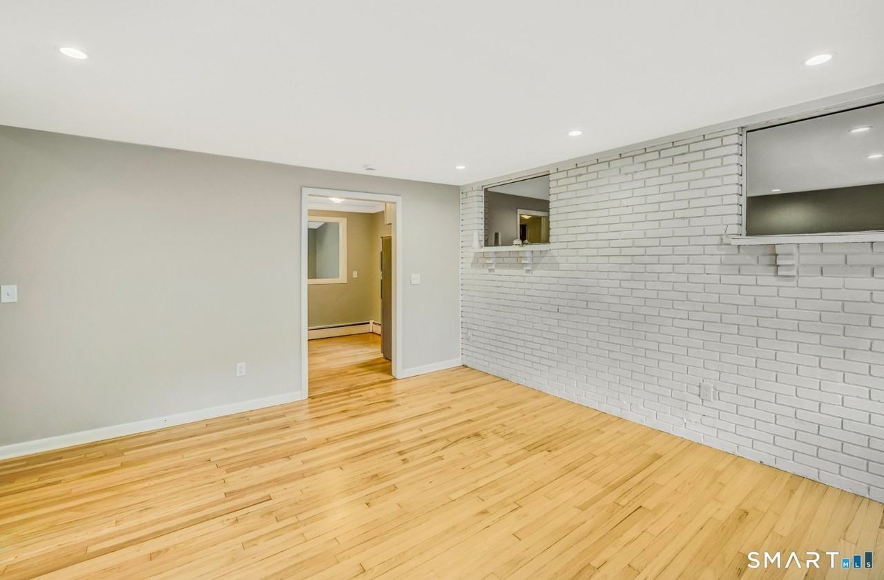 71 Devonwood Dr - Photo 2 of 9
