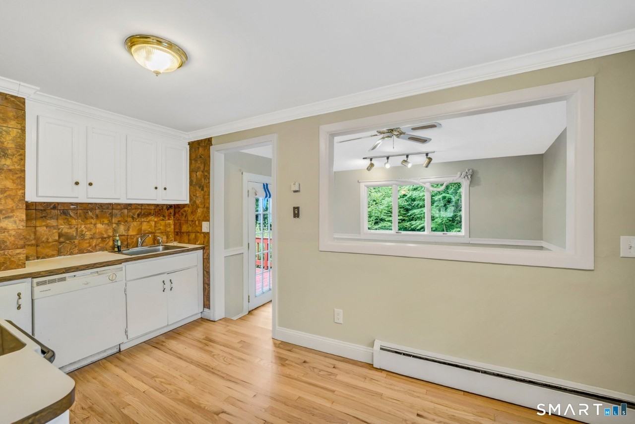 71 Devonwood Dr - Photo 3 of 9