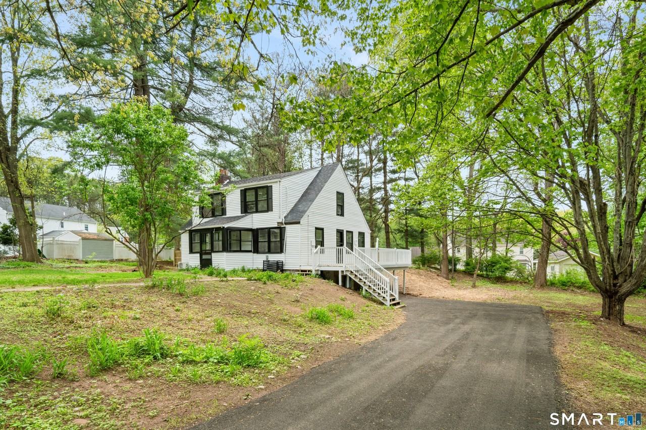 1335 Wolf Hill Rd - Photo 3 of 21