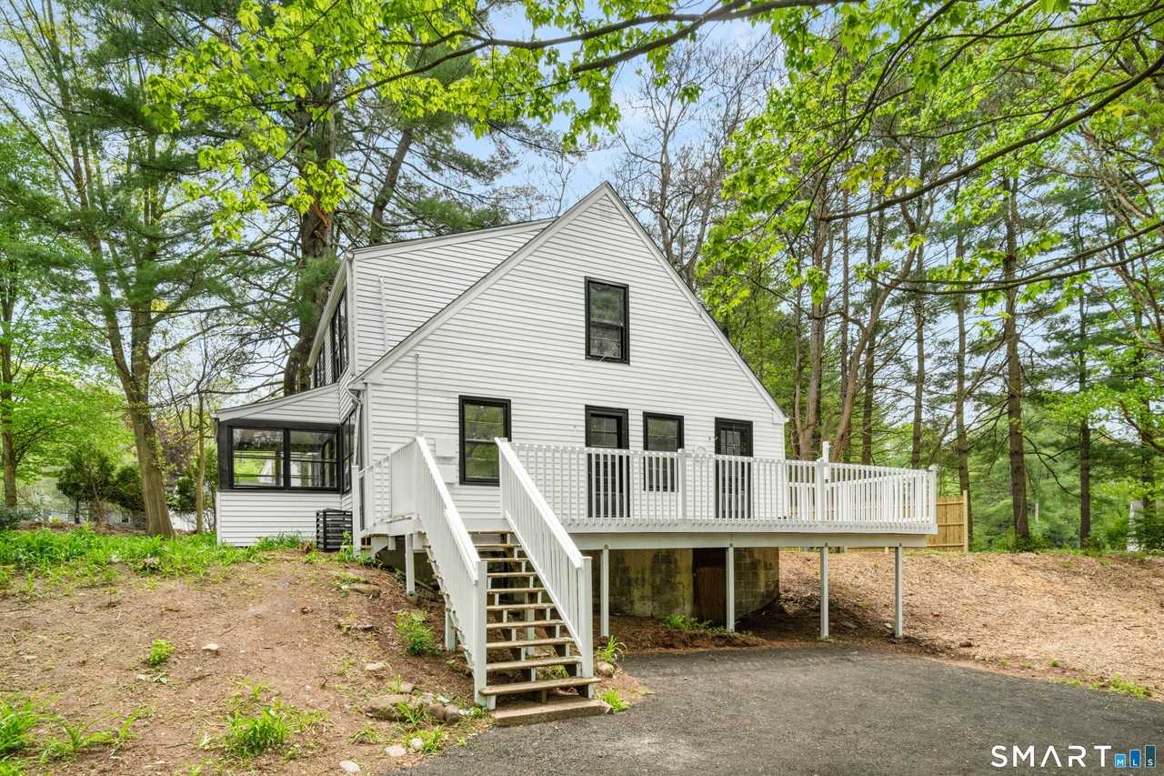 1335 Wolf Hill Rd - Photo 4 of 21