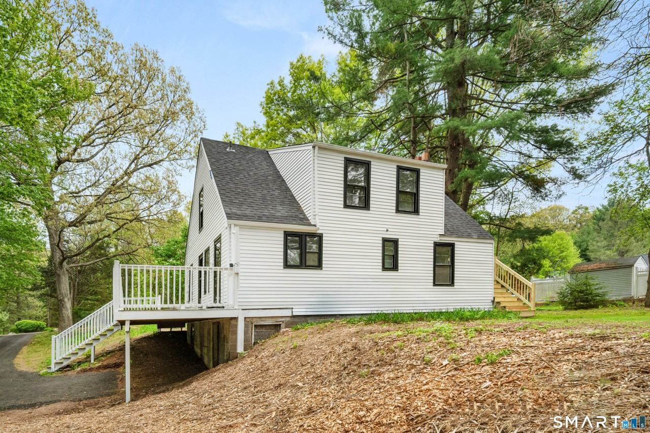 1335 Wolf Hill Rd - Photo 5 of 21