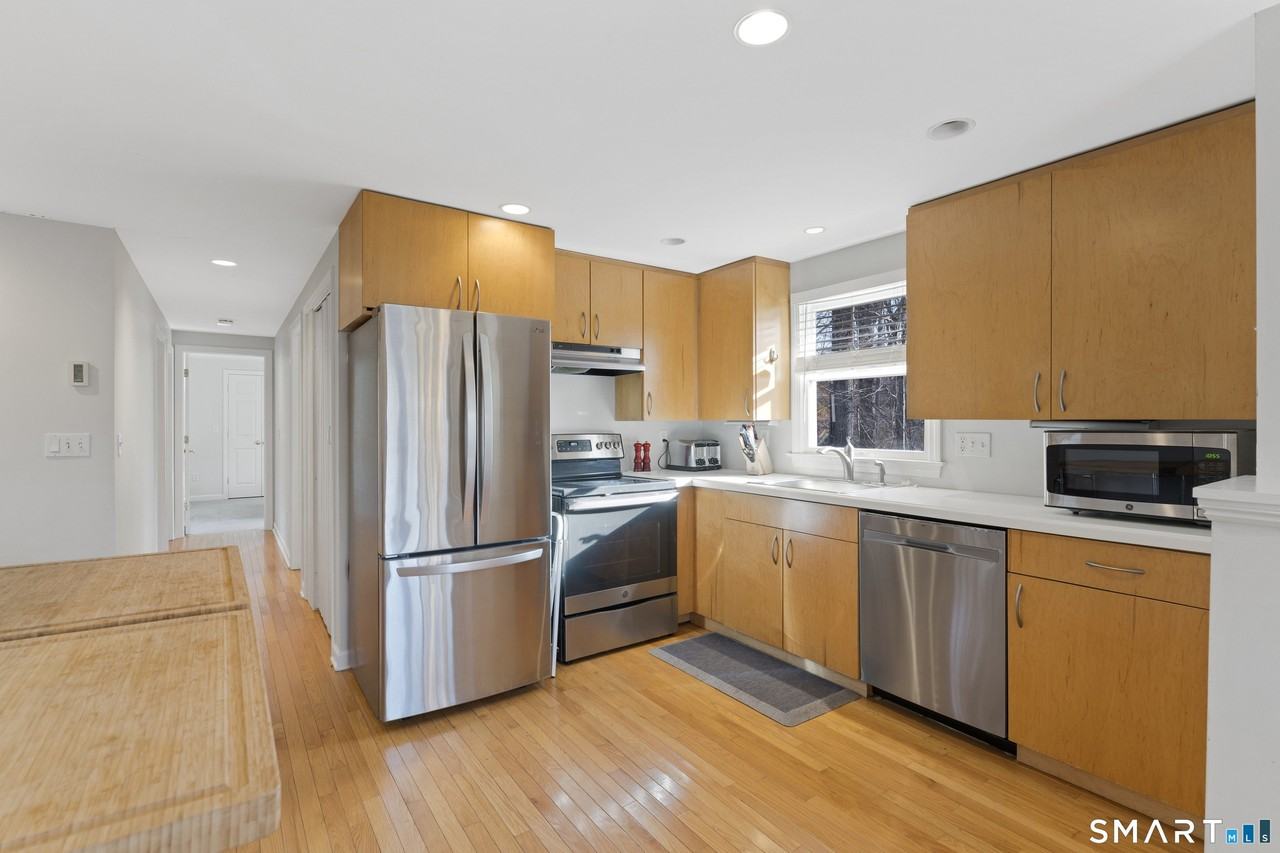 1091 Boston Post Rd - Photo 7 of 17