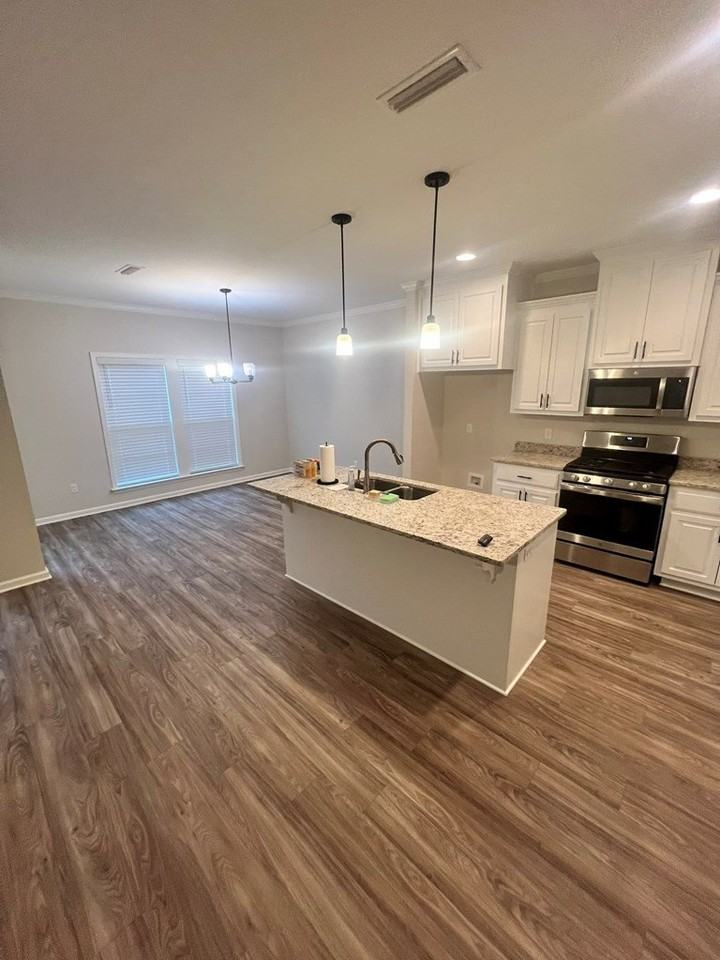 568 Ridgeland Rd - Photo 5 of 14